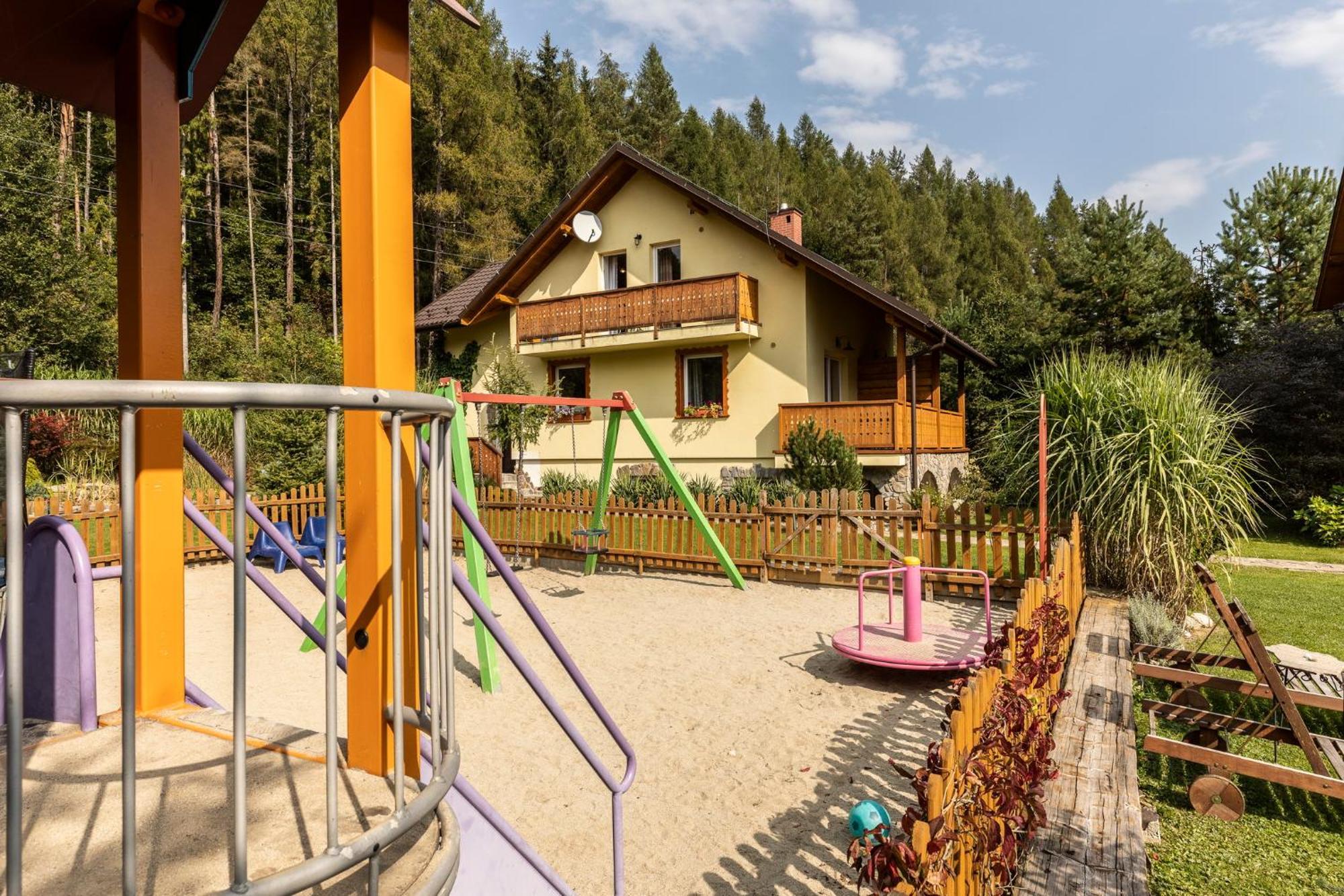 Apartamenty Zielona Owieczka ニエジツァ・ザメク エクステリア 写真