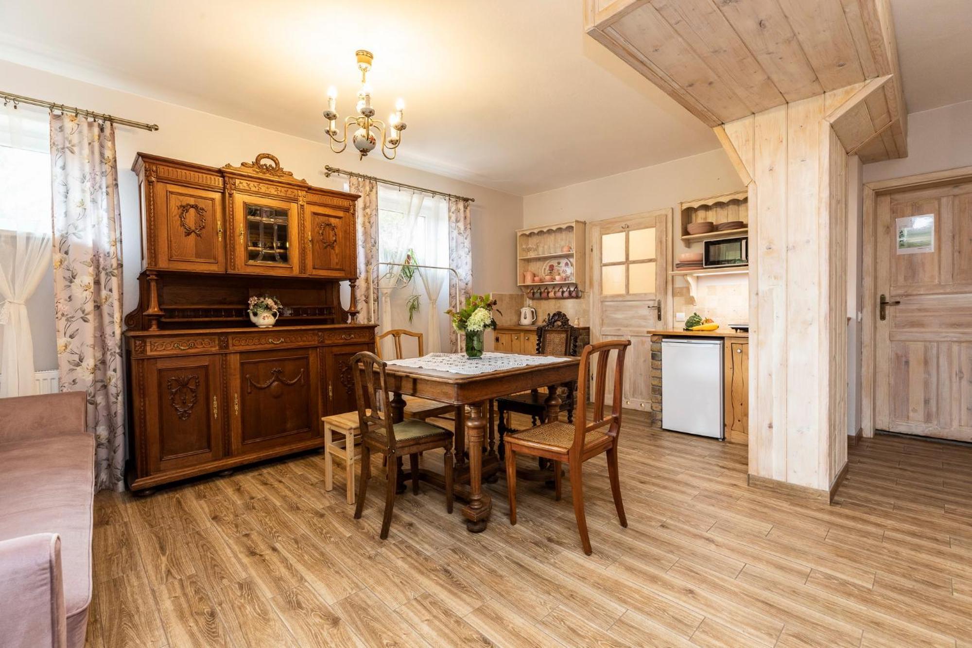 Apartamenty Zielona Owieczka ニエジツァ・ザメク エクステリア 写真