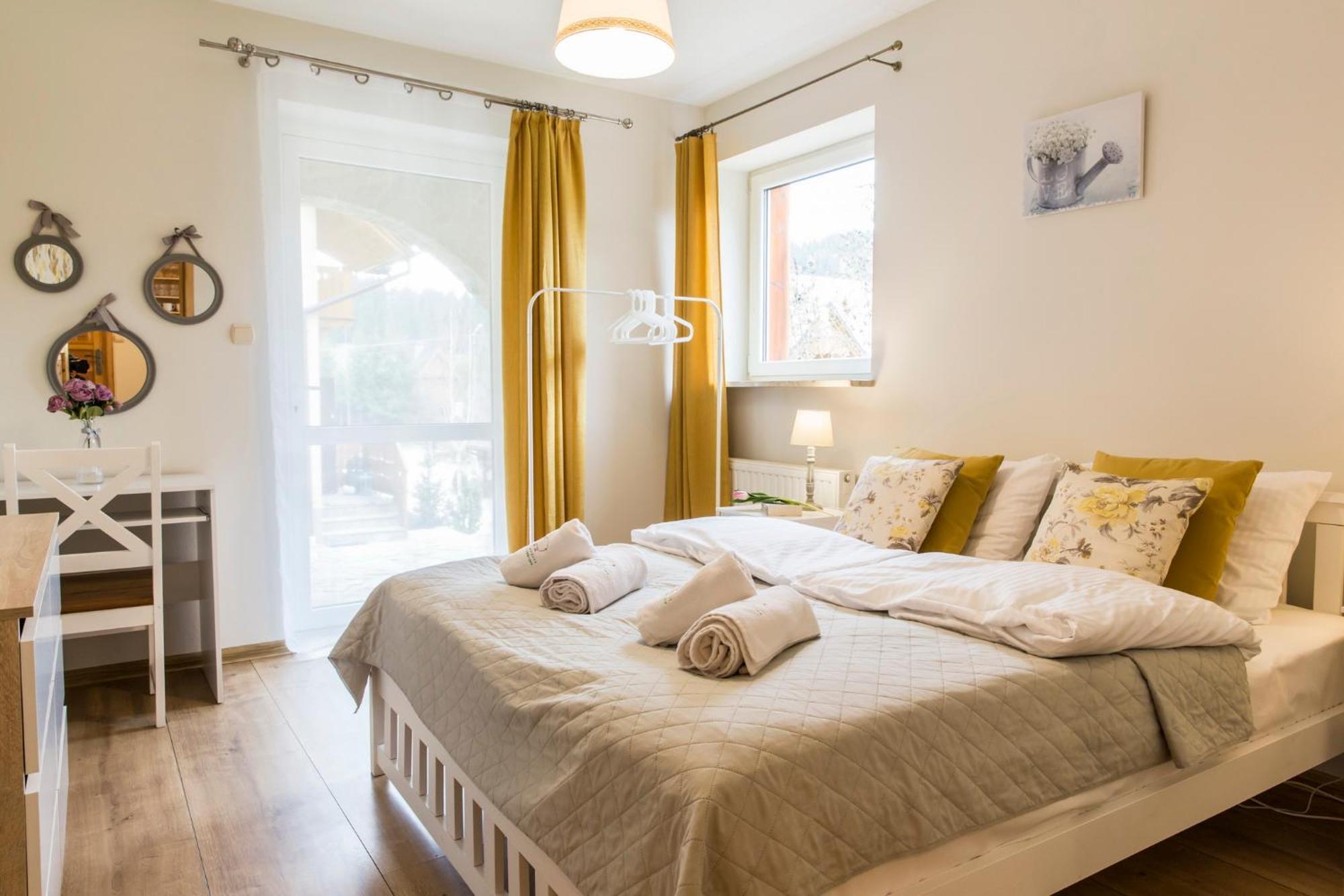 Apartamenty Zielona Owieczka ニエジツァ・ザメク エクステリア 写真