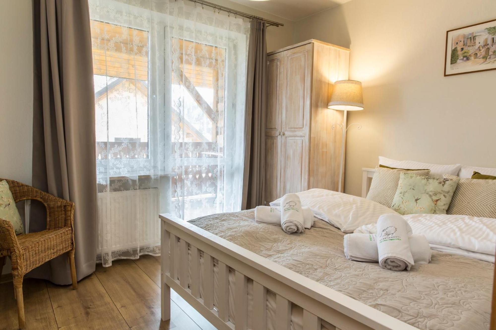 Apartamenty Zielona Owieczka ニエジツァ・ザメク エクステリア 写真