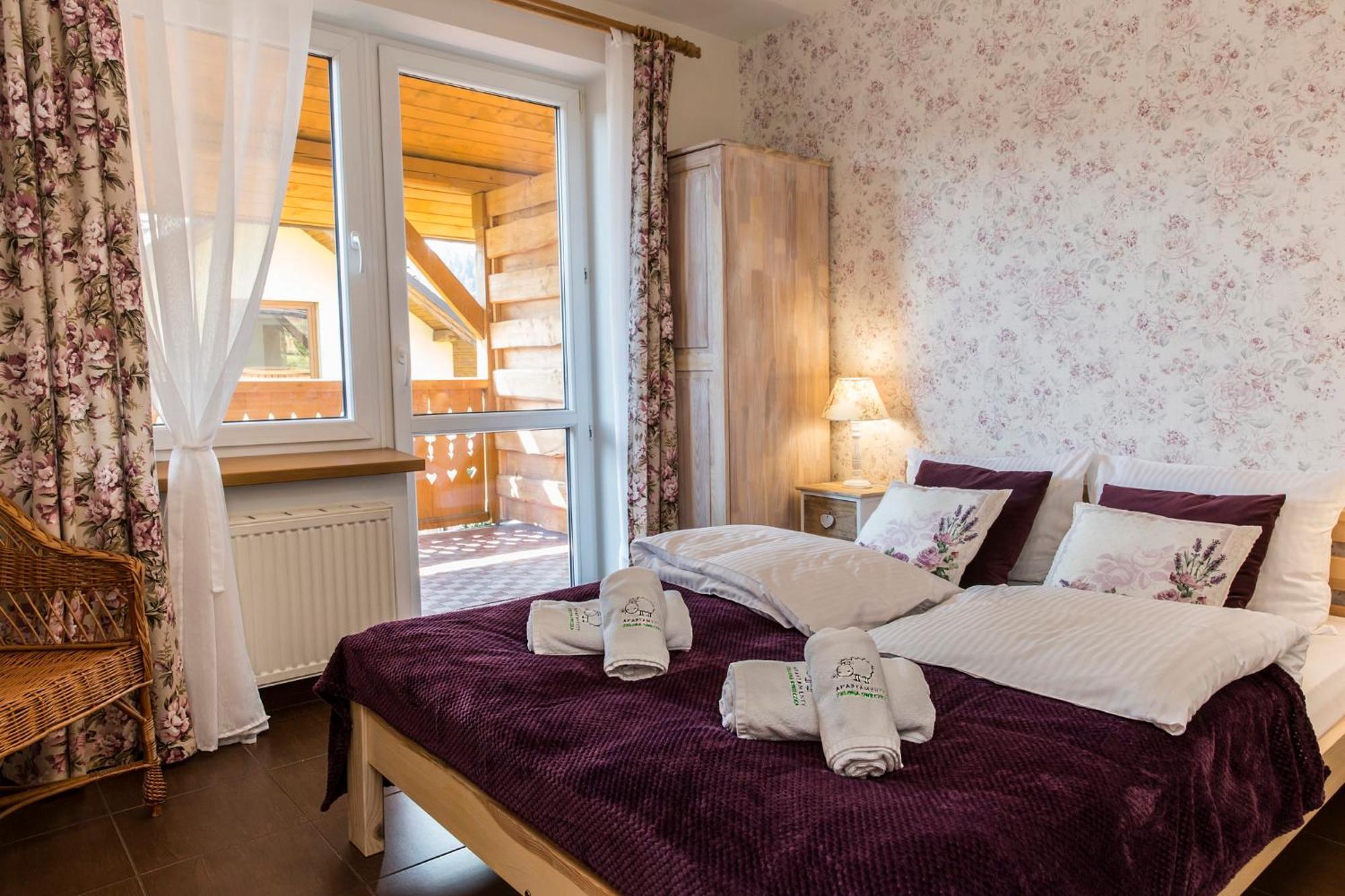 Apartamenty Zielona Owieczka ニエジツァ・ザメク エクステリア 写真